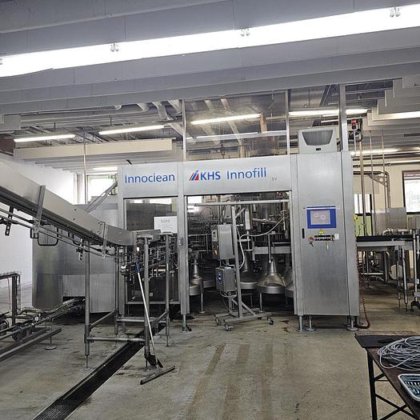 使い捨てボトル用PET充填ライン