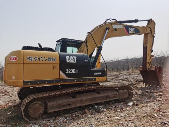 2018 CAT 323D