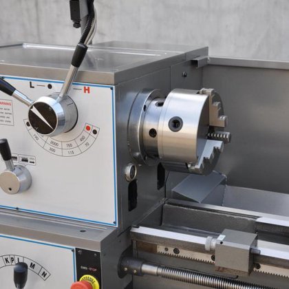 miUmac旋盤、手動旋盤、エンジン旋盤工作機械の金属カイダ330ミリメートル