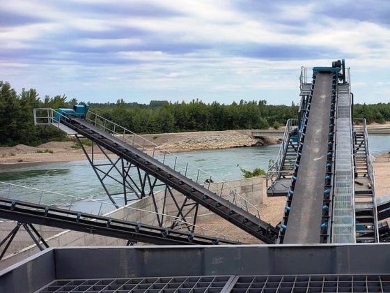 适用于采矿和建筑的重型带式输送机系统