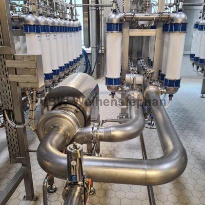 膜ろ過モジュール（スキッド4個、各スキッドに膜モジュール18個）