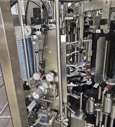 使い捨てボトル充填ライン