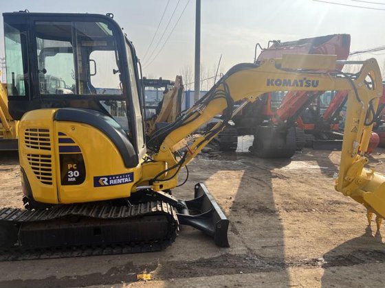 2018 Komatsu PC30MR
