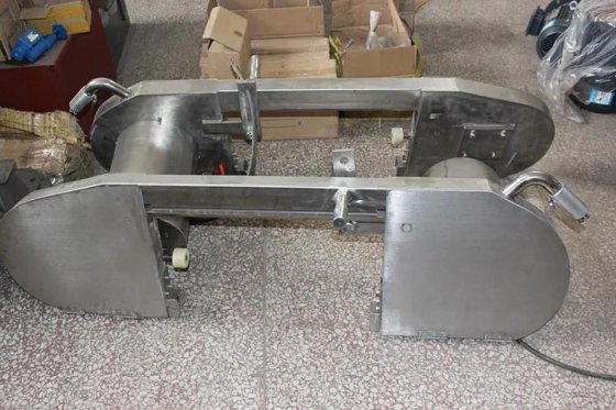 高效牛屠宰场屠宰设备 皮带式牛分割锯 屠宰场牛肉肉类加工机械