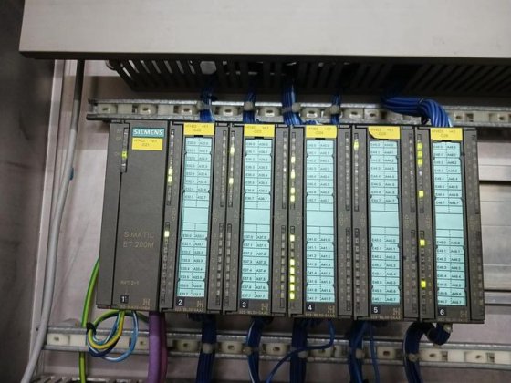 洗浄・充填・封止機