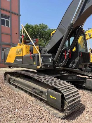 2022 Volvo EC240
