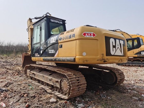 2018 CAT 323D