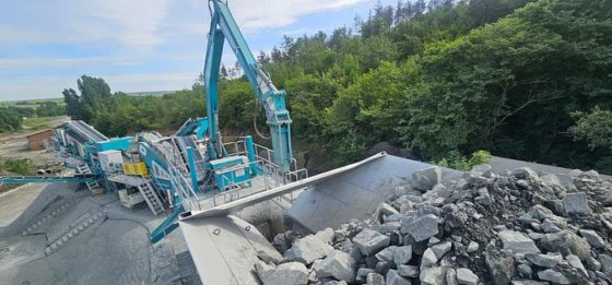 効率的な破砕と解体のための油圧ハンマーブレーカー
