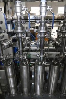 2018 年用于食用油生产线的全自动食用油瓶灌装包装机