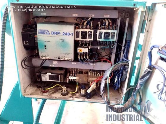 住友ブランドの粉砕機は、電気制御の5馬力ギアモーターを搭載しています