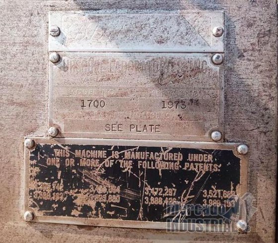 配备两个上部电动机的磨粉机