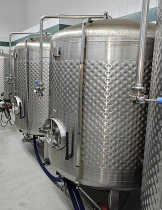 貯蔵タンク(6個)