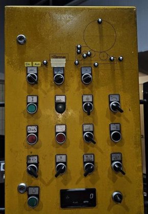 ガラス瓶充填機およびキャッパー