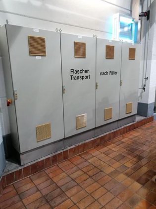 無料のボトルコンベア