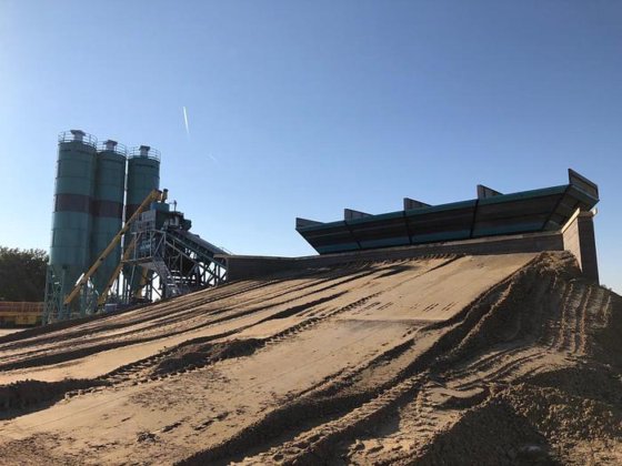 120立方/小时移动混凝土搅拌站