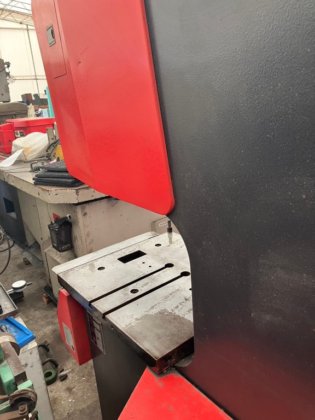 1990 AMADA SP-30Ⅱ 成套压力机（单冲压力机）