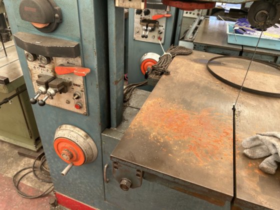 1979 AMADA VA-400 立式带锯