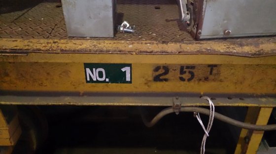 身份不明的 25t 手推车