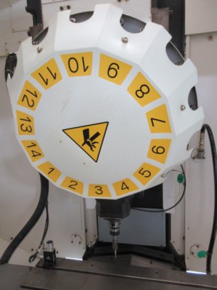 2004 FANUC α-T14iDL Robodrill