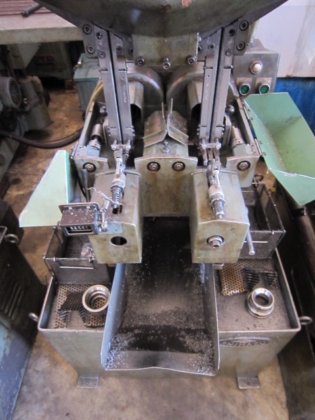 1984 年 东京攻丝机 SUPER-2 钻孔机