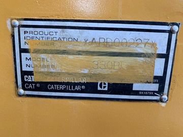 CATERPILLAR 幼虫330BLの掘削機