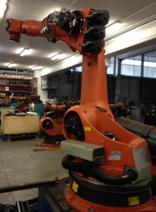 KUKA KR210-2