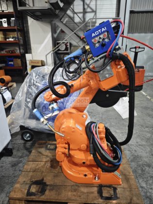 ABB IRB1600 与奥泰 500 安培焊机