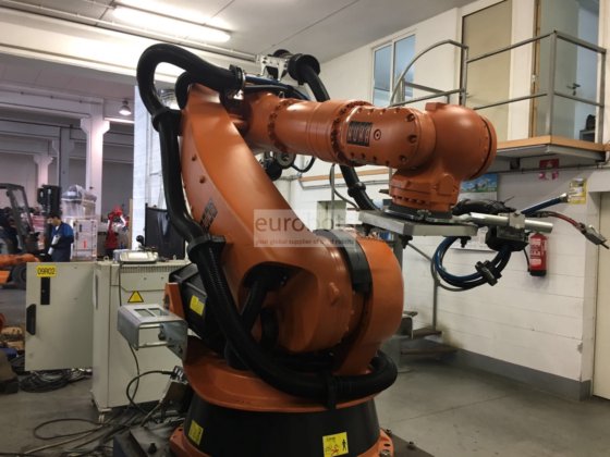 KUKA KR 210-2