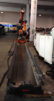 库卡 KR 150-2 on track