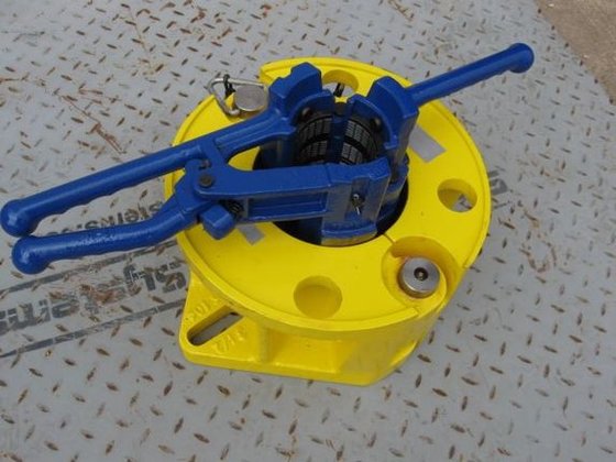 BAASH-ROSS STYLE Pipe Handling Equipment