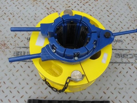 BAASH-ROSS STYLE Pipe Handling Equipment