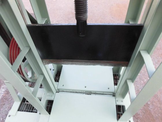 1974 電動ギロチン