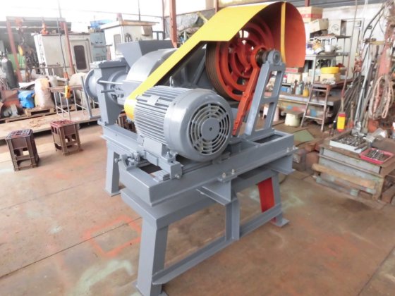 二軸式土練機(連続式ニーダー)