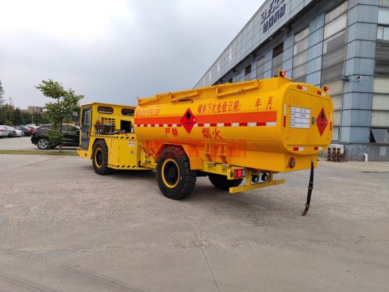 矿用柴油机无轨油料运输车
