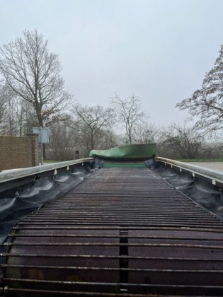 Conveyor on legs