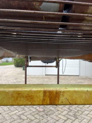 Conveyor on legs