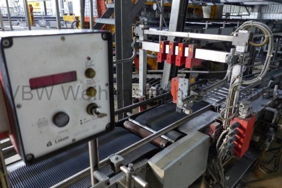 充填された木箱の検査