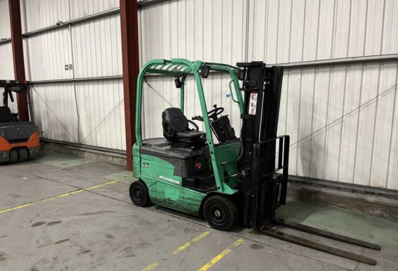 2005 Mitsubishi FB16N