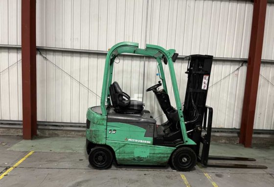 2005 Mitsubishi FB16N