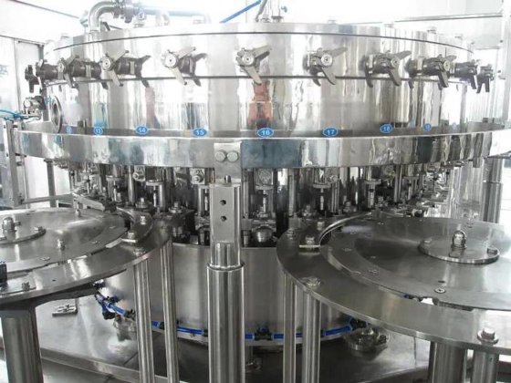 全自动三合一汽水碳酸饮料灌装旋盖机