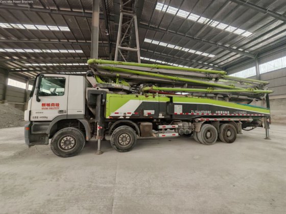 2019年式 56m コンクリートポンプ車（4つのブームセクション付き）オリジナルコンディション
