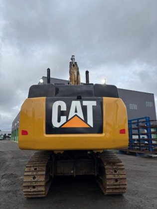 2017 CAT 352 F