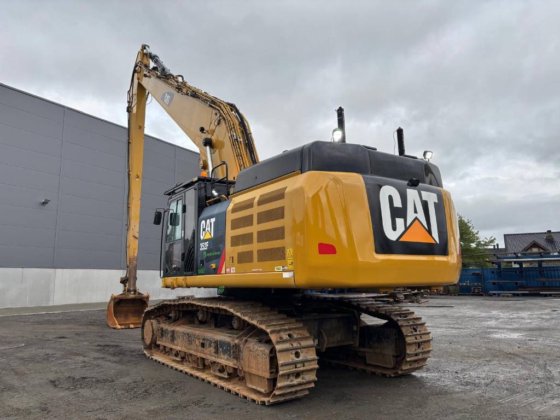2017 CAT 352 F