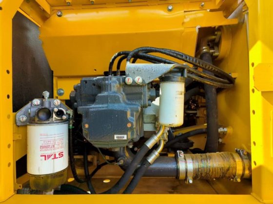 2023 クマツ PC 220-8