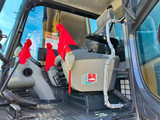 2023 クマツ PC 220-8