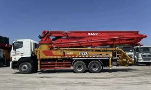 混凝土泵 位于底盘 Hino 的 Sany