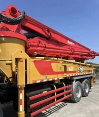 混凝土泵 位于底盘 Hino 的 Sany