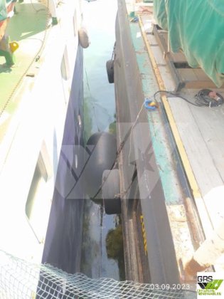 出售一艘50米60座闲置生活舱船