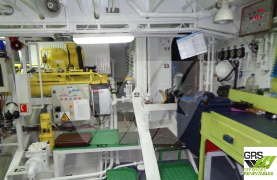 出售一艘50米60座闲置生活舱船