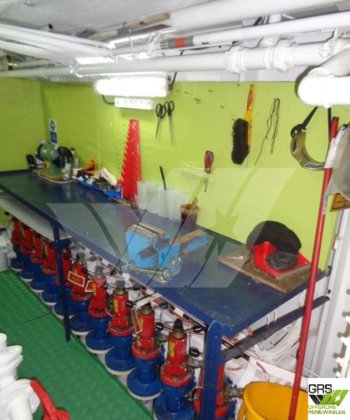 出售一艘50米60座闲置生活舱船